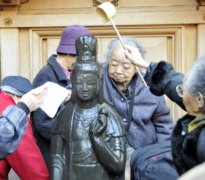 所在不明高齢者、全国で200人に迫る