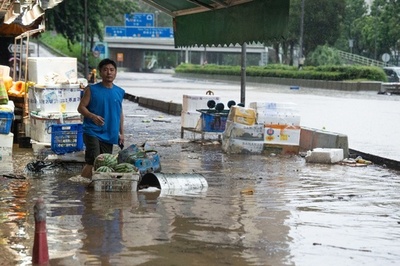香港で1884年以来の豪雨 １時間に158ミリ超