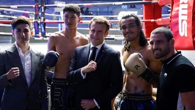 動画：マクロン仏大統領、ムエタイ見学 タイ