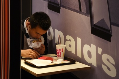 中国マクドナルドが社名変更、ブタ連想させるとネットで酷評