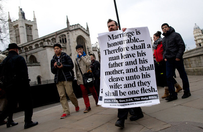 英下院、同性婚法案を可決 与党議員の半数以上が造反