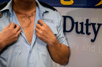 負傷しても「悔いはない」 職務全うを誓う香港警官