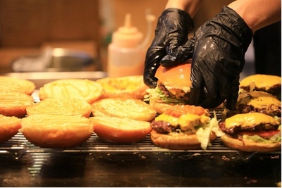 中国のハンバーガー市場、世界の外食ブランドが相次ぎ参入