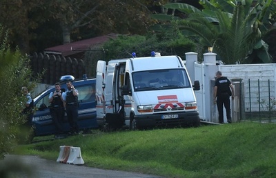 仏極右政党の元候補者がモスク襲撃 発砲で2人負傷