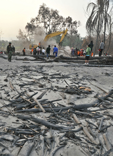 ムラピ山噴火、死者273人に インドネシア