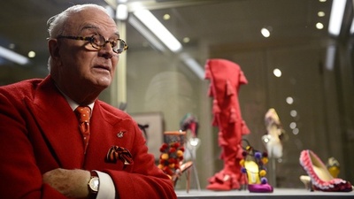 マノロ・ブラニクを200足展示、露エルミタージュ美術館