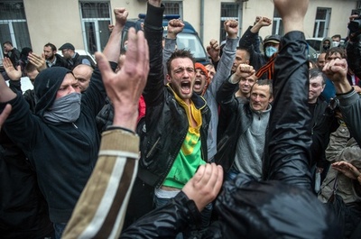 親露派が警察署襲撃、南部オデッサで騒乱続く ウクライナ