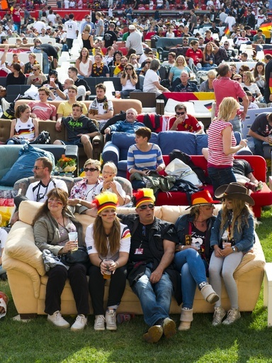 W杯を「マイ・ソファ」で楽しもう！独スタジアムに850脚