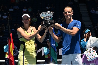 ステファニ/マトス組が混合複V ミルザはGSに涙の別れ 全豪OP