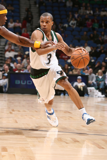 ティンバーウルブズ ペイサーズを降す