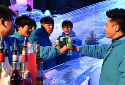 外より40℃涼しい氷のバー　重慶