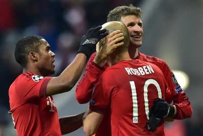 バイエルンが欧州CL16強、バドシュトゥバー退場も4発快勝