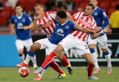 エバートンがPK戦でストーク下し決勝へ、バークレイズ・アジアトロフィー