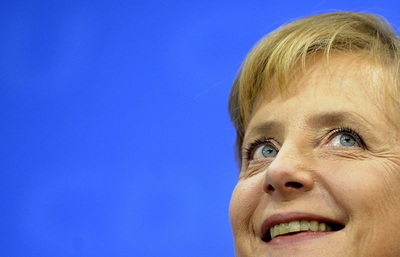 メルケル首相勝利、新連立で不況脱却めざす ドイツ総選挙