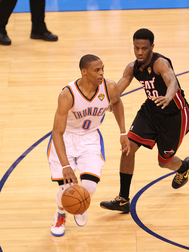 ヒートがサンダーを振り切り1勝1敗のタイに戻す、NBAファイナル