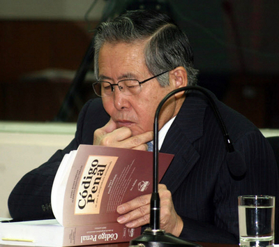 フジモリ元大統領の公判中の態度に非難