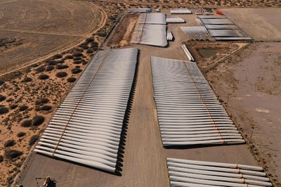 【今日の1枚】風力タービンのブレード整然と 米