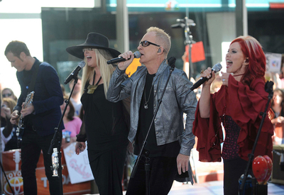 米バンドB-52’s、NBC「The Today Show」でパフォーマンス