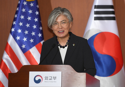 韓国外相、北朝鮮の完全非核化待たずに制裁緩和の可能性示唆