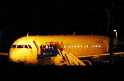 強制着陸のシリア機、押収貨物から軍用装備品と弾薬 トルコ