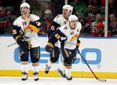 ＜06-07NHL プレーオフ＞セイバーズ アイランダーズを降し通算成績2勝1敗と勝ち越す - 米国