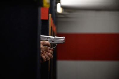 8歳男児が発砲、幼児2人死傷 米フロリダ