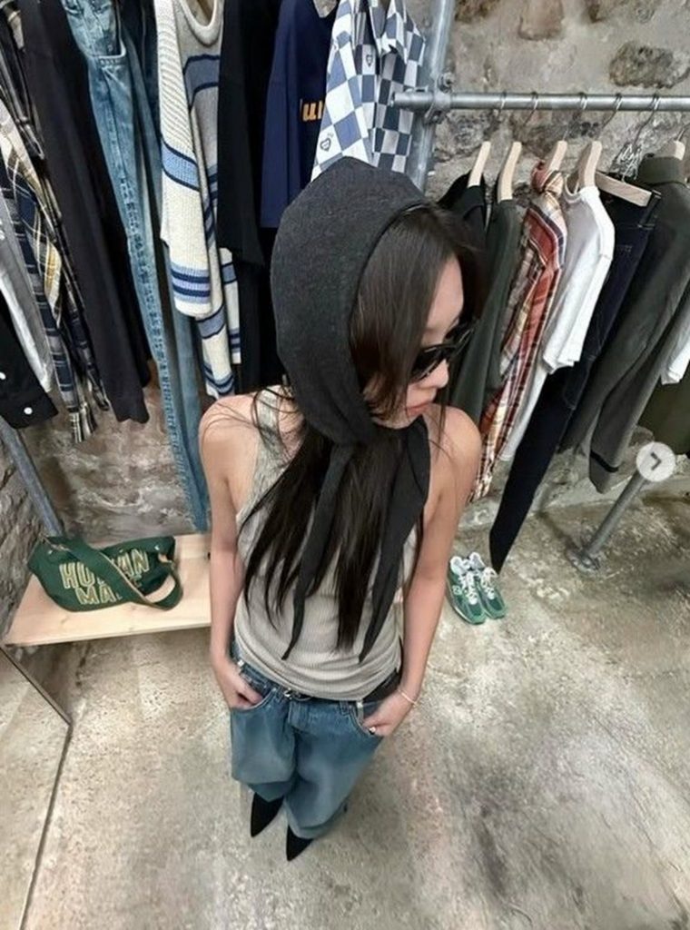 バブーシュカ姿のジェニー＝インスタグラム(c)NEWSIS