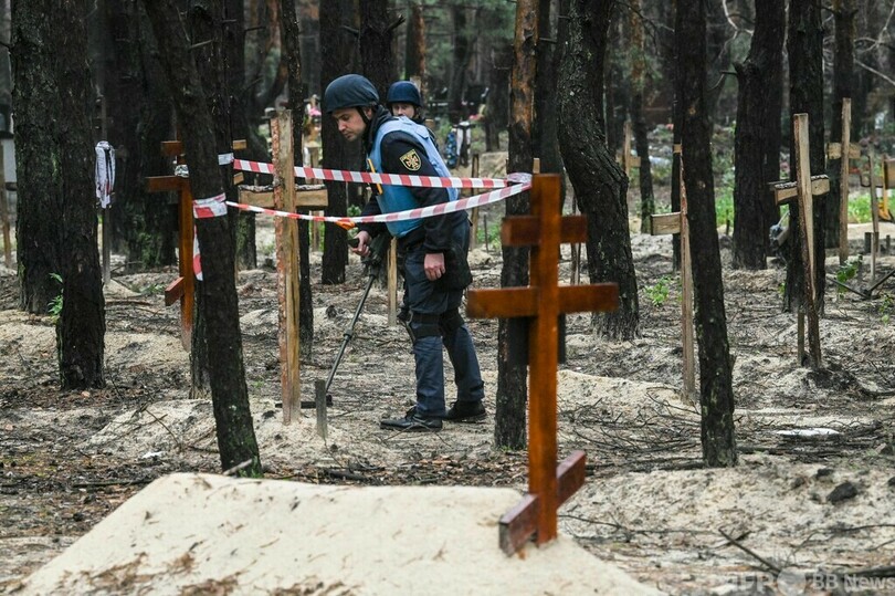 イジューム集団墓地に「450基の墓」 大統領府顧問