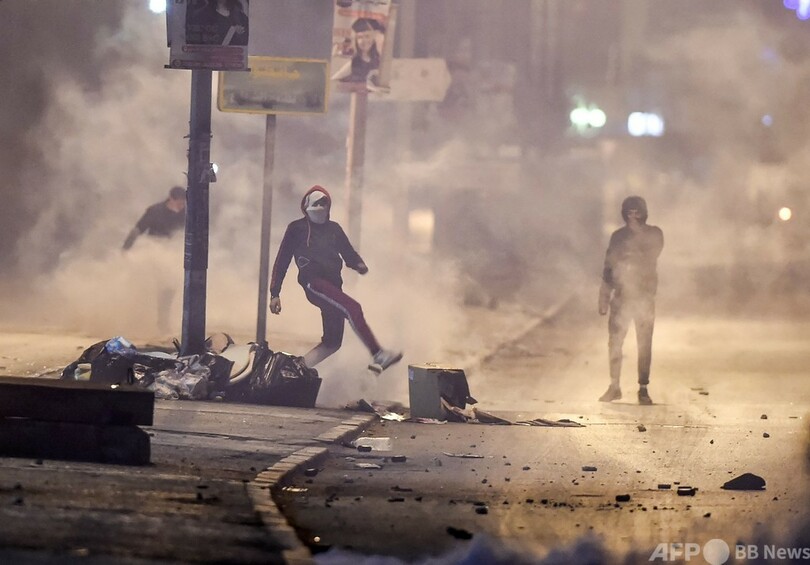 チュニジアで若者ら暴徒化 治安部隊と連夜衝突 写真9枚 国際ニュース Afpbb News