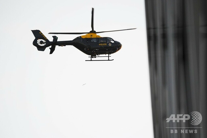 ロンドン刃物襲撃事件、容疑者取り押さえた市民らに称賛集まる