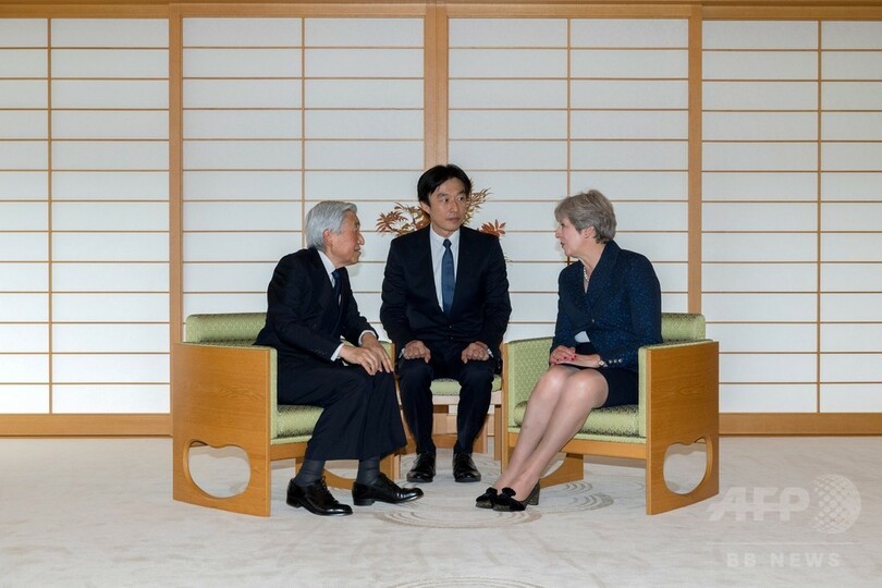 メイ英首相、皇居で天皇陛下と会見
