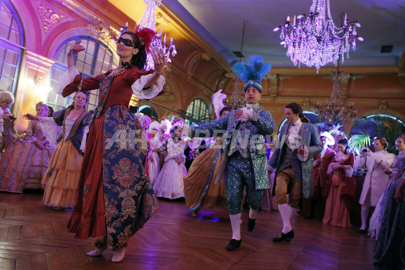 17世紀の舞踏会を丸ごと再現、仏ベルサイユ