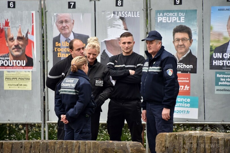 フランス大統領選、投票始まる 主要4候補が接戦