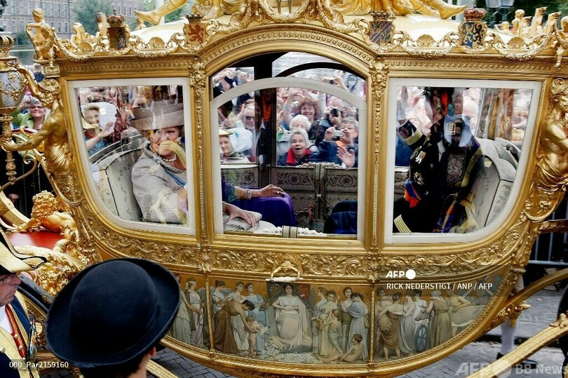 オランダ国王、奴隷が描かれた「黄金の馬車」の使用を休止