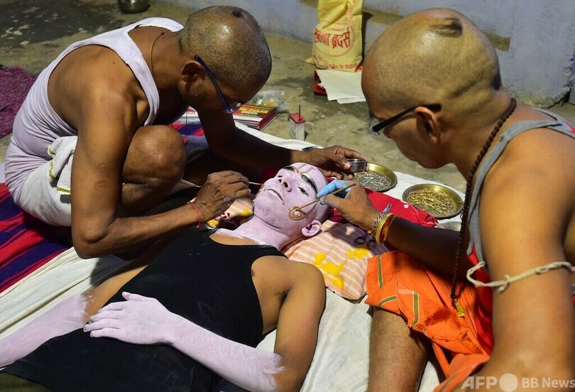 【今日の1枚】ヒンズー教、神の化粧 インド