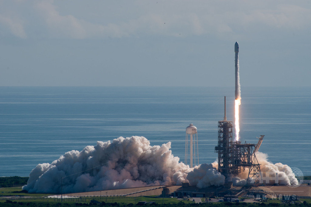 スペースX、米空軍の無人宇宙機「X-37B」の打ち上げに成功 スペースX、米空軍の無人宇宙機「X-37B」の打ち上げに成功