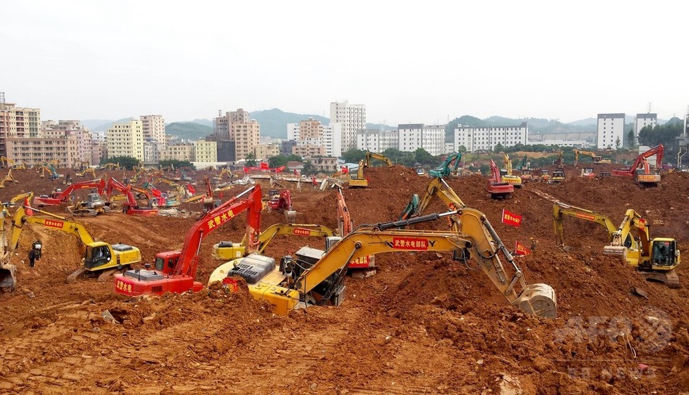 中国の土砂崩れから1週間以上 現場で続く活動 市幹部は自殺 写真2枚 国際ニュース Afpbb News