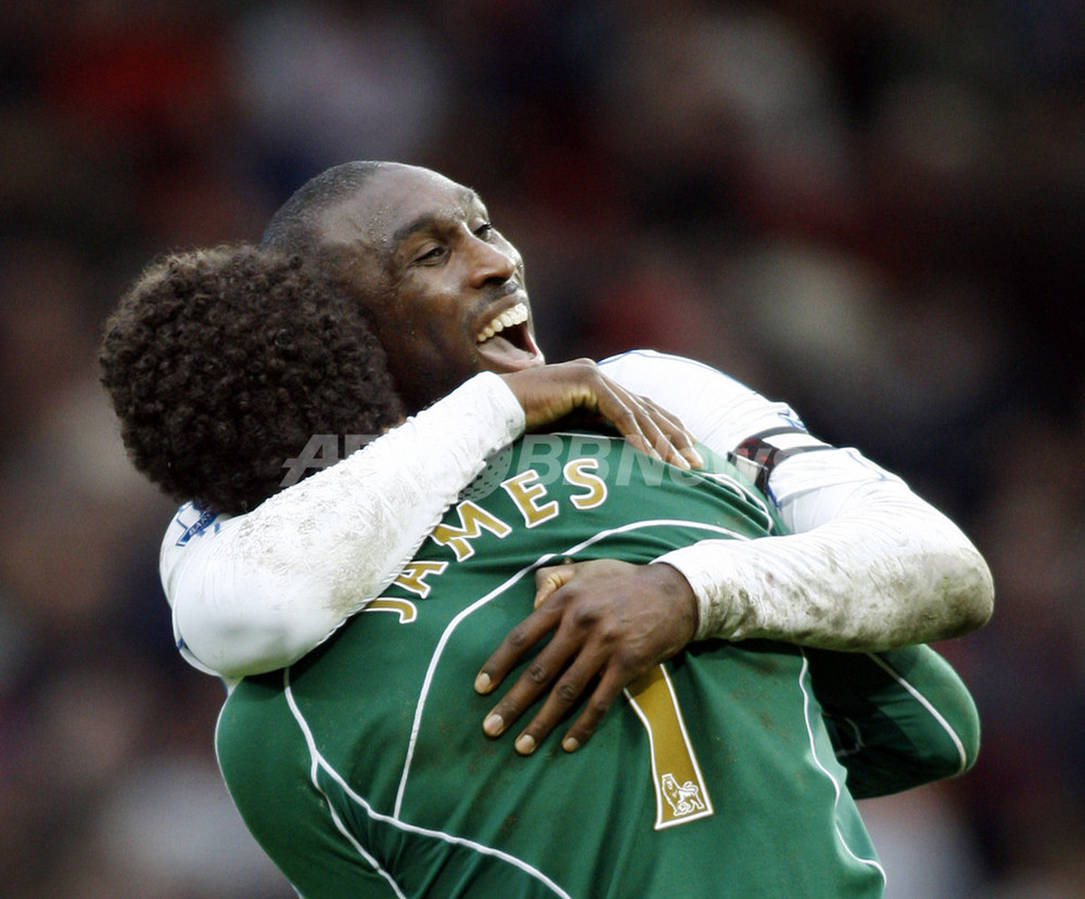 2003 マンチェスターユナイテッド デッドストック ポーツマス マンチェスター・ユナイテッドを破りFAカップ準決勝へ 写真