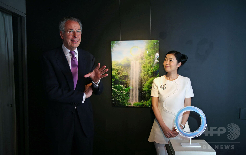 現代美術家・森万里子、滝に輝くリングをリオ五輪で公開