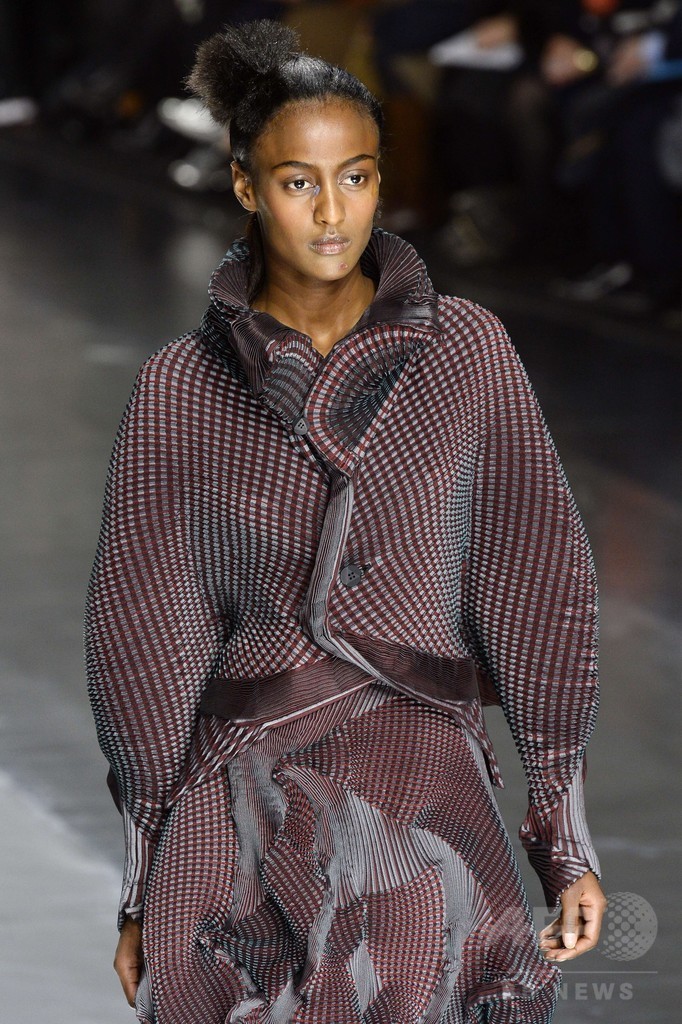 「イッセイ ミヤケ」16/17年秋冬