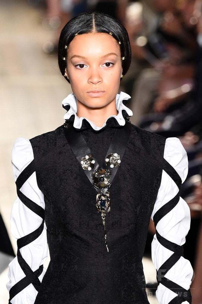 「ヴァレンティノ」16/17年秋冬パリ・オートクチュール