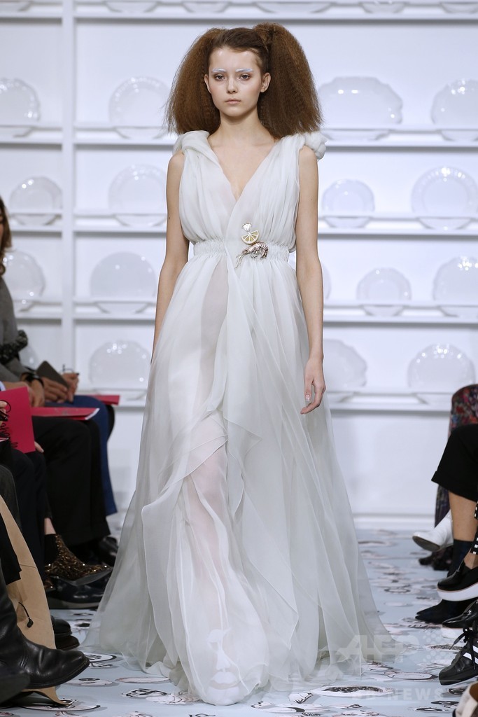 「スキャパレリ」16年春夏パリ・オートクチュール