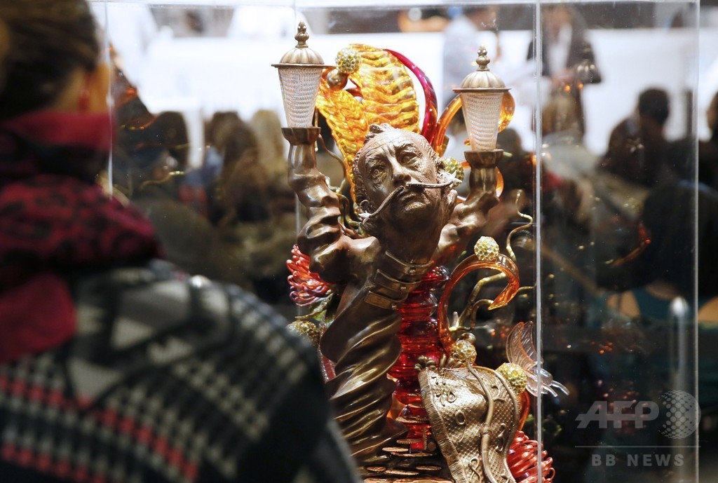 甘い芸術作品ズラリ、チョコの祭典 パリ