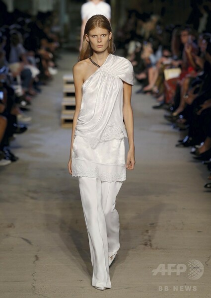 「ジバンシィ」16年春夏コレクション