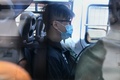 香港東区の裁判所に到着した「覆面禁止規則」違反の罪で起訴された男性（2019年10月7日撮影）。(c)Mohd RASFAN / AFP