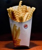 米ファストフード大手のバーガーキング（Burger King）が米国で発売した低脂肪・低カロリーのフライドポテト「Satisfry（サティスフライ）」（2013年9月24日撮影）。(c)AFP/Saul LOEB