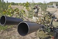 ウクライナの首都キエフから約70キロの村にあるウクライナ国家警備隊の訓練センターで訓練中の隊員（2015年10月2日撮影、資料写真）。(c)AFP/YURI KIRNICHNY