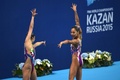 第16回世界水泳選手権、シンクロナイズドスイミング、女子デュエットテクニカルルーティン決勝。演技に臨む乾友紀子/三井梨紗子組（2015年7月26日撮影）。(c)AFP/CHRISTOPHE SIMON