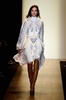 米ニューヨーク市内で発表された「BCBG マックス・アズリア」15/16年秋冬コレクション（2015年2月12日撮影）。(c)AFP/Getty Images/Frazer Harrison
