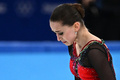 北京冬季五輪、フィギュアスケート女子シングル・フリースケーティング（FS）。演技を終えたロシア五輪委員会（ROC）のカミラ・ワリエワ（2022年2月17日撮影）。(c)Anne-Christine POUJOULAT / AFP